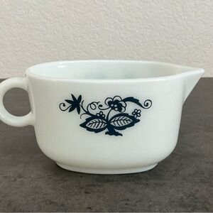 Vintage 1980’s Pyrex Gravy Boat